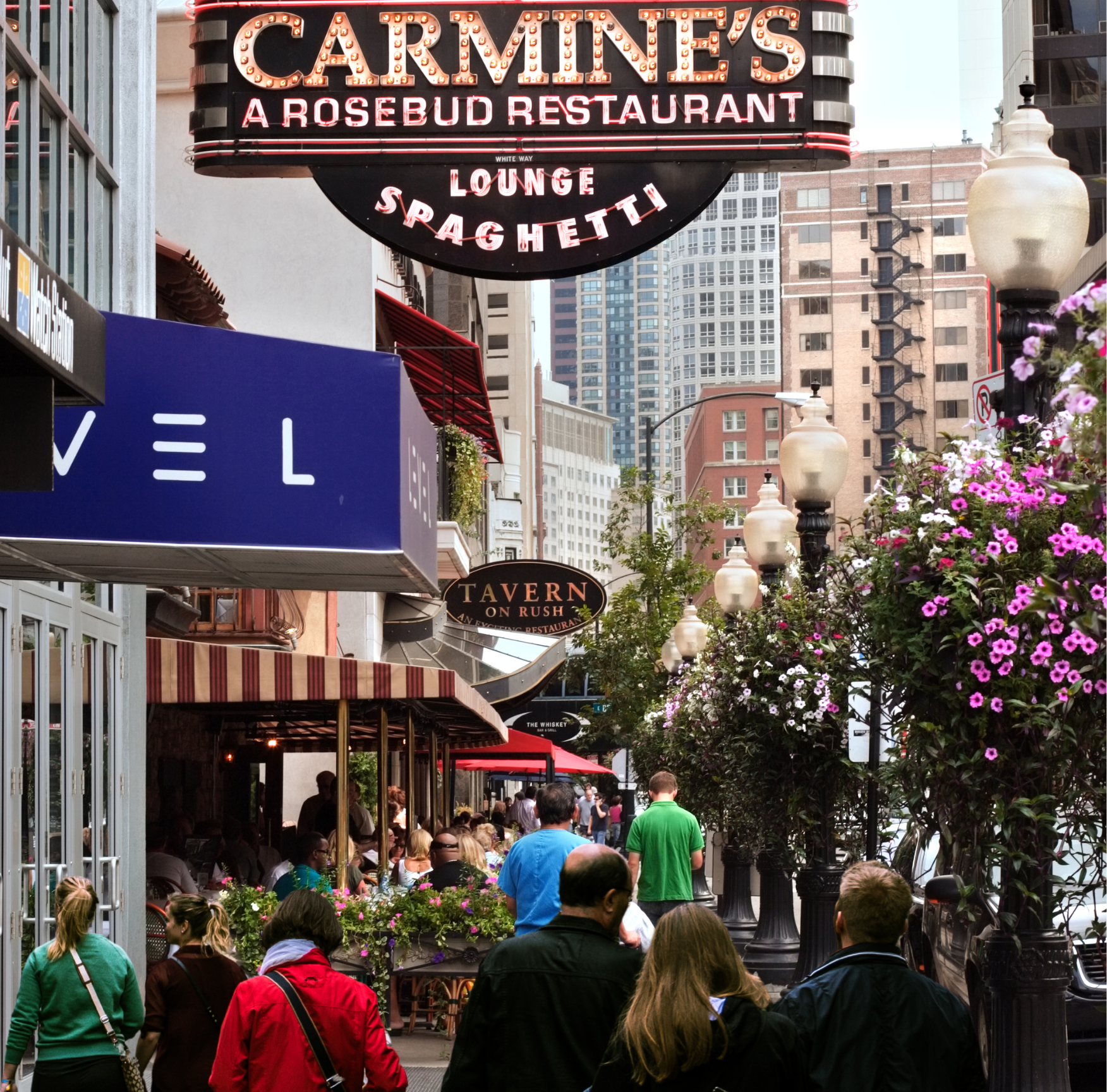 Street restaurant in Chicago